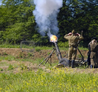 120 mm mortar firing