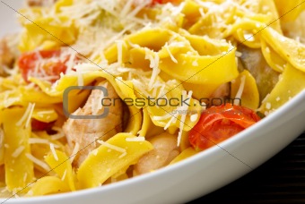 Spaghetti pasta with cheese, chicken and tomato