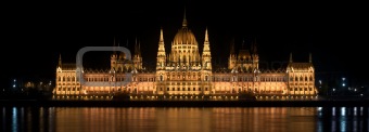 High detail photo of the Parlament in Hungary at night