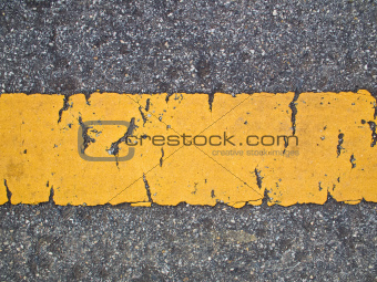 Broken yellow line on The road