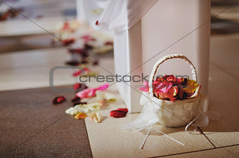 basket wigh petals