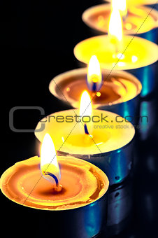 number of hot yellow candles in the dark