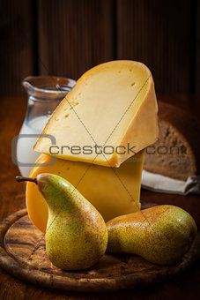 Cheese loaf with pears