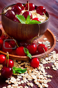 Oat flakes with cherry