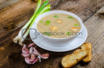 Soup garlic with toasted croutons