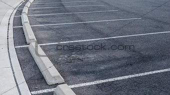 Curved parking spaces and curbs.