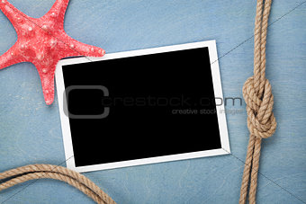Blank photo frame with starfish and ship rope
