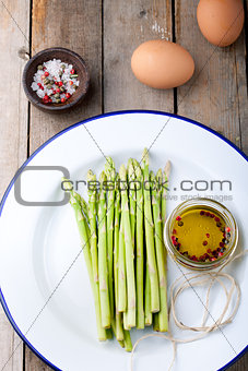 Fresh asparagus, olive oil and eggs .