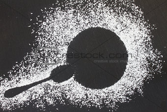 trace of plate with spoon
