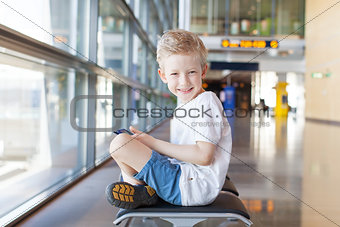 kid in airport