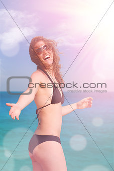 woman inviting to the sea