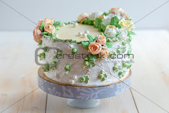 Cake with cream roses.