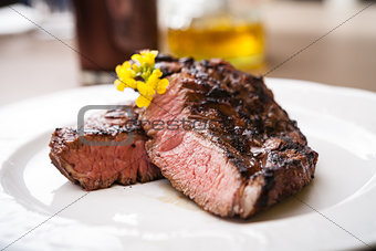 Entrecote with grilled garlic