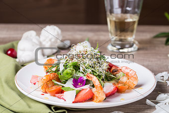 Gourmet salad with prawns