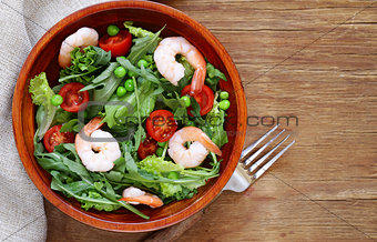 Fresh green salad with tomatoes and shrimps