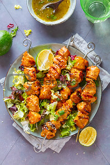 Chicken skewers with lime and mint